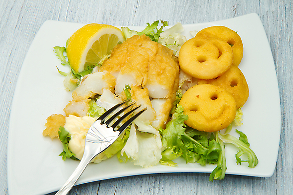 포토 JPG 해외이미지 전통 접시 영어 음식 영국 감자 파슬리 어류 사람없음 가로 식사 저녁식사 튀김 흰색 레몬 해산물 테이크아웃 고립 깊이 빵가루 해로움 해외202004 해외포토 문자 식기 유럽 컬러 컨셉 채소 과일 수중동물 파일형식 이미지허브