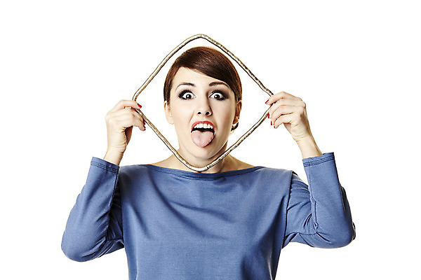 포토 JPG 해외이미지 스튜디오촬영 백인 라이프스타일 응시 옷 얼굴 클리핑패스 포즈 프레임 갈색머리 한명 가로 파란색 기쁨 에너지 흰색 입 치아 보석 혀 흰배경 정사각형 고립 성인여자만 성인여자한명만 카피스페이스 해외202004 해외포토 도형 서양인 1 헤어스타일 시선 감정 컬러 백그라운드 실내 사람 생활 신체부위 공백 소화기관 광석 여자만 여자한명만 성인만 파일형식 이미지허브