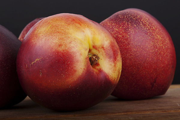 포토 JPG 해외이미지 접시 음식 조각 다이어트 과일 부분 자연 디저트 건강 3 사람없음 빨간색 노란색 바위 흰색 신선 원형 시장 닫기 달콤 맛 만취 먹기 유기농 슬라이스 복숭아 고립 숙성 천도복숭아 개조 해외202004 해외포토 도형 식기 웰빙 컬러 컨셉 모션 돌_바위 생태계 술취함 파일형식 이미지허브