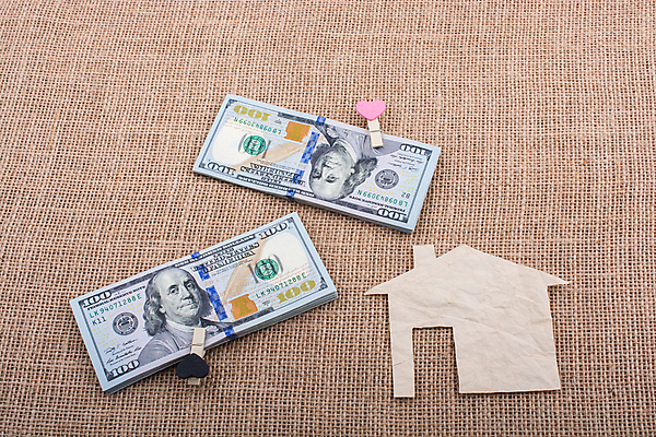 포토 JPG 해외이미지 실내 사람없음 달러 미니어처 돈다발 집모양 갈색배경 해외202004 해외포토 모양 백그라운드 돈 내부 갈색 모형 파일형식 이미지허브