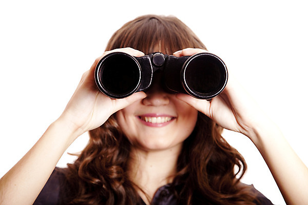 포토 JPG 해외이미지 백인 1 여자 행복 감정 얼굴 백그라운드 갈색머리 한명 웃음 사람 세로 놀람 쌍안경 기쁨 흰색 자녀 수줍음 날씬함 손목시계 검색 싱글 고립 사춘기 해외202004 해외포토 서양인 헤어스타일 시계 컬러 장신구 표정 신체부위 망원경 몸매 파일형식 이미지허브