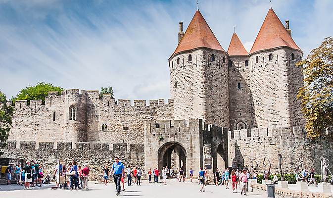 포토 JPG 해외이미지 구름 유럽 문화 벽 여행 건축양식 하늘 휴가 사람없음 여름 파란색 세계 문 탑 임신 프랑스 도시 중세 역사 재산 극장 바실리카 카운트 해외202004 해외포토 자연요소 건축물 계절 건축 나라 컬러 금융 파일형식 이미지허브