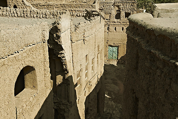 포토 JPG 해외이미지 전통 아시아 문화 길 여행 중동 건축양식 가족 자연 휴가 주택 건조 손바닥 동양인 풍경 사람없음 야외 건물 갈색 마을 날짜 역사 재산 버리기 폐허 아라비아 타운 동쪽 옛날 오아시스 해외202004 해외포토 건축물 손 건축 나라 컬러 관계 모션 인종 금융 도시 방향 생태계 파일형식 이미지허브