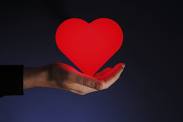 포토 JPG 해외이미지 모양 손 컨셉 발렌타인데이 사랑 사람없음 빨간색 빛 하트 잡기 심볼 오브젝트 조심 광 돌봄 해외202004 해외포토 감정 컬러 모션 데이이벤트 신체부위 파일형식 이미지허브