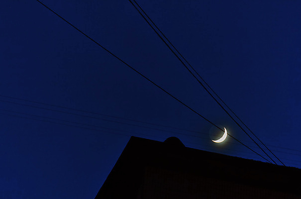 포토 JPG 해외이미지 실루엣 별 여행 백그라운드 건축양식 자연 하늘 지붕 새로움 풍경 사람없음 건물 빨간색 파란색 빛 태양 우주 일출 검은색 어둠 황혼 일몰 무대 보름달 달 대접 도시 야간 저녁 달빛 가득함 상승 2018년 특별함 해외202004 해외포토 자연요소 건축물 건축 컬러 컨셉 촬영기법 노을 연도 생태계 파일형식 이미지허브