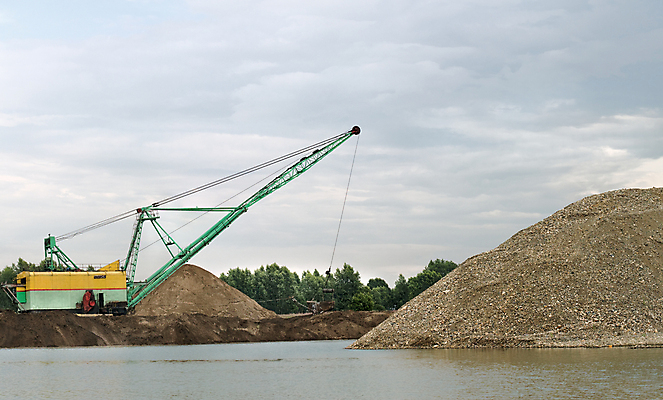 포토 JPG 해외이미지 산업 모래 포즈 비즈니스 하늘 사람없음 물 파란색 힘 기계 업무 작업 큼 땅 삽 발굴 양동이 언덕 국자 무거움 엔진 흙더미 땅파기 채석 해외202004 해외포토 자연요소 컬러 주방용품 흙 무게 크기 파일형식 더미 이미지허브