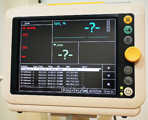 포토 JPG 해외이미지 파도 건강 병원 사람없음 전자제품 컴퓨터 디지털 스크린 모니터 기계 장비 공구 긴급 도움 맥박 호흡 오브젝트 감시 테라피 산소 심장병 심전도 압력 해외202004 해외포토 바다 컨셉 의학 뷰티 도구 원소 질병 파일형식 이미지허브