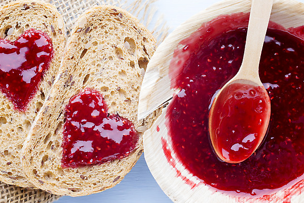 포토 JPG 해외이미지 음식 빵 조각 부분 딸기 샌드위치 사람없음 빨간색 하트 잼 자르기 오브젝트 슬라이스 젤리 버터 점심식사 해외202004 해외포토 모양 컬러 과일 모션 디저트 식사 소스_음식 파일형식 이미지허브