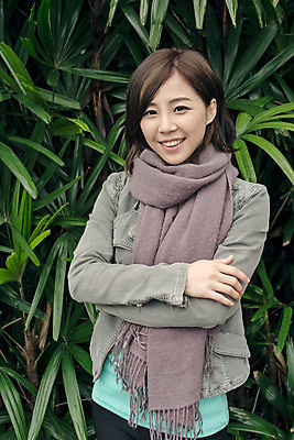 포토 JPG 해외이미지 주간 응시 여자 행복 아시아 얼굴 벽 거리 한국 한명 동양인 야외 초록색 일본 중국 기쁨 가을 신선 화려 고급 우아함 유혹 동쪽 단아함 스타일 세련 해외202004 해외포토 자연요소 1 시선 계절 감정 나라 컬러 컨셉 사람 인종 신체부위 방향 파일형식 이미지허브