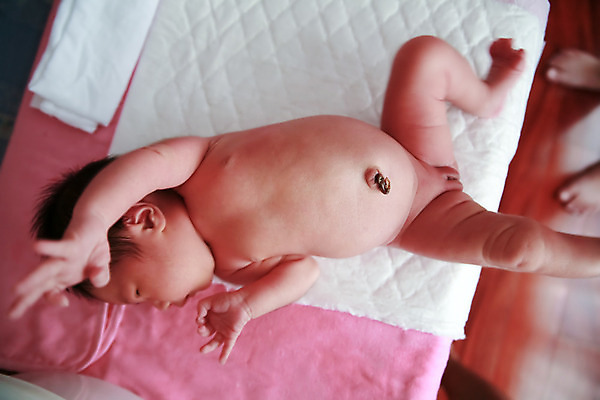 포토 JPG 해외이미지 손 여자 행복 아시아 얼굴 음료 어린이 음식 가족 태국 놀이 엄마 천사 새로움 건강 사랑 한명 사람 동양인 소년 기쁨 아기 신생아 달콤 작음 먹기 걸음마 결백 돌봄 천진난만 해외202004 해외포토 1 남자 감정 나라 컨셉 관계 모션 인종 신체부위 맛 크기 파일형식 이미지허브