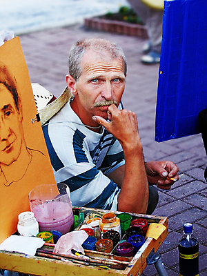 포토 JPG 해외이미지 백인 종이 안경 휴식 한명 서기 사람 성인 취미 상자 연필 페인트 붓 콧수염 그림 캔버스 튜브 시트 섬광 캡모자 아크릴 해외202004 해외포토 서양인 모자_잡화 1 잡화 컨셉 모션 재질 학용품 수염 필기구 파일형식 이미지허브