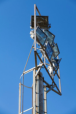 포토 JPG 해외이미지 공원 스포츠 백그라운드 밭 가로등 공 유리 놀이 하늘 전등 조명 이벤트 사람없음 야외 파란색 빛 우주 탑 금속 축구 어둠 힘 경기장 장비 야구 에너지 게임 흰색 등불 램프 놀이터 야간 오브젝트 봉 스포트라이트 빛망울 반사경 고립 해외202004 해외포토 자연요소 건축물 공공시설 컬러 농업 스포츠시설 재질 구기 파일형식 이미지허브
