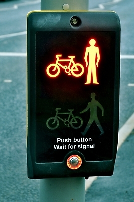 포토 JPG 해외이미지 도로 십자가 거리 안전 사람없음 빨간색 빛 검은색 산책 장비 정보 도시 보행자 횡단보도 닫기 심볼 사인 신호 순환 타운 바둑 건너기 그만 제어 해외202004 해외포토 길 컬러 교통시설 모션 놀이 휴식 보행로 파일형식 이미지허브