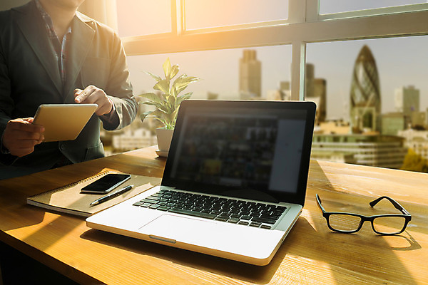 포토 JPG 해외이미지 직업 학생 디자인 교육 남자 컨셉 인터넷 비즈니스 통신 탁자 성공 모바일 노동자 거리 주택 실내 사람 사람없음 목재 책 금융 노트북 스마트폰 쇼핑 스터디 컴퓨터 사무실 우주 스크린 공책 운전 타이핑 키보드 업무 작업 비즈니스맨 네트워크 시장 연결 디자이너 무선전화기 스마트 무역 안드로이드 다락방 마케팅 블로거 소셜 지능 프리랜서 힙스터 해외202004 해외포토 나무 패션 산업 가구 재료 모션 문구용품 내부 건물 경제 전자제품 핸드폰 스마트기기 학습 직장인 전화기 로봇 파일형식 이미지허브