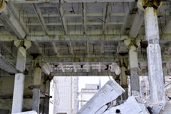 포토 JPG 해외이미지 외관 산업 벽 백그라운드 건축양식 벽돌 주택 사람없음 야외 건물 쌓기 손상 도시 업무 쓰레기 파편 위험 폭발 폭탄 전쟁 먼지 보험 낭비 깨짐 단절 옛날 재앙 지진 철강 콘크리트 파멸 해외202004 해외포토 건축물 건축 컨셉 모션 작업 폭발물 자연재해 파일형식 소멸 이미지허브