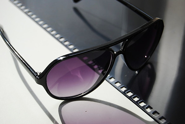 포토 JPG 해외이미지 안경 사람없음 선글라스 태양 필름 해외202004 해외포토 자연요소 잡화 파일형식 이미지허브