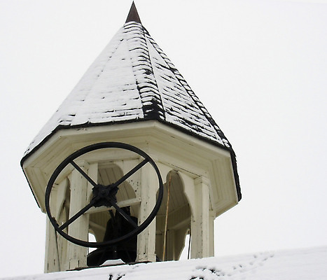 포토 JPG 해외이미지 구름 종교 벽 십자가 캐나다 겨울 건축양식 창문 유리 하늘 사람없음 건물 빨간색 초록색 문 계단 탑 종 발코니 바위 흰색 나뭇가지 역사 타일 종탑 단계 계약자 석고 콘크리트 해외202004 해외포토 자연요소 나무 건축물 계절 건축 컬러 북아메리카 재질 돌_바위 계약 파일형식 이미지허브
