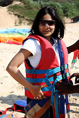 포토 JPG 해외이미지 옷 여자 스포츠 장신구 고글 한명 안전 동양인 빨간색 선글라스 재킷 장비 인디언 인도인 모험가 해외202004 해외포토 외국인 1 안경 컬러 아메리카 사람 인종 외투 파일형식 이미지허브