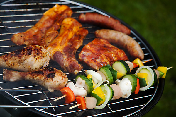 포토 JPG 해외이미지 주간 육류 요리 사람없음 야외 여름 파티 정원 꼬치 연기 그릴 바비큐 굽기 꼬치구이 소시지구이 해외202004 해외포토 자연요소 계절 음식 식재료 주방용품 이벤트 소시지 구이 파일형식 이미지허브