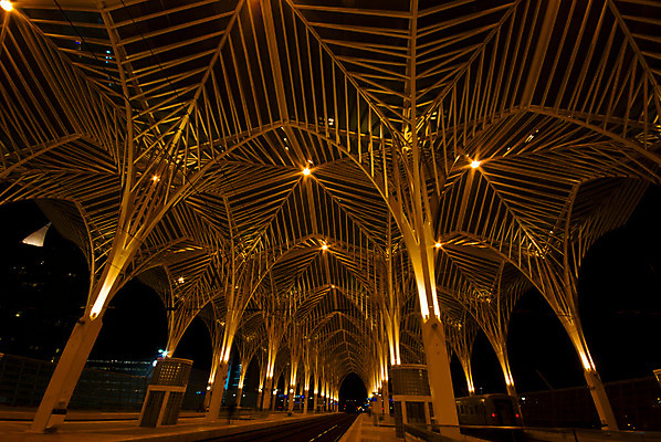 포토 JPG 해외이미지 외관 건축양식 사람없음 야간 빛망울 리스본 엑스포 해외202004 해외포토 자연요소 건축 빛 파일형식 이미지허브