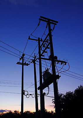 포토 JPG 해외이미지 산업 도로 선 통신 하늘 사람없음 파란색 우주 힘 장비 에너지 기둥 도시 네트워크 연결 위험 큼 전염 철사 볼트 시스템 봉 철탑 지휘자 공학 소통 변압기 분배 이산화탄소 전압 콘덴서 현재 공급 해외202004 해외포토 교육 건축 길 컬러 컨셉 교통시설 탑 음악가 공구 질병 크기 감염 파일형식 이미지허브