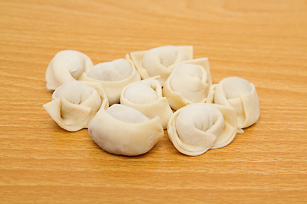 포토 JPG 해외이미지 실내 사람없음 이탈리아음식 나무바닥 라비올리 해외202004 해외포토 바닥 서양음식 내부 파일형식 이미지허브