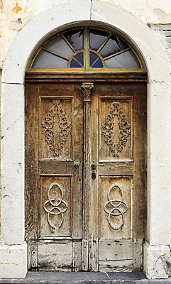 포토 JPG 해외이미지 건축물 벽 건축양식 창문 날씨 출입구 손잡이 사람없음 목재 세로 한개 갈색 문 어둠 골동품 기둥 화려 역사 스페인 우아함 황폐 보호 아치 질감 보안 대문 과거 문고리 목각 고체 구식 사생활 옛날 해외202004 해외포토 나무 1 건축 유럽 컬러 컨셉 재료 안전 파일형식 이미지허브