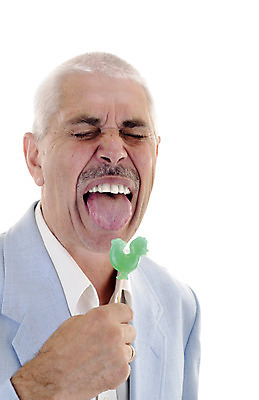 포토 JPG 해외이미지 라이프스타일 남자 감정 얼굴 막대사탕 사탕 한명 사람 성인 초록색 파란색 회색 코트 막대기 치아 핥기 설탕 혀 오브젝트 고립 옛날 해로움 해외202004 해외포토 1 컬러 컨셉 모션 디저트 생활 신체부위 외투 입 소화기관 파일형식 이미지허브