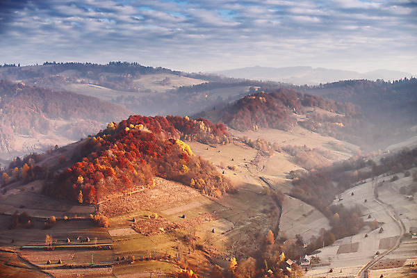 포토 JPG 해외이미지 나무 식물 구름 계절 유럽 백그라운드 잎 자연 하늘 아침 산 파노라마 풍경 사람없음 야외 목재 빨간색 파란색 빛 컬러풀 햇빛 노란색 마을 일출 환경 안개 가을 시골 황금 저녁 숲 11월 언덕 서리 내추럴 웅장함 해외202004 해외포토 주간 자연요소 나라 컬러 재료 날씨 촬영기법 태양 노을 날짜 야간 생태계 파일형식 이미지허브