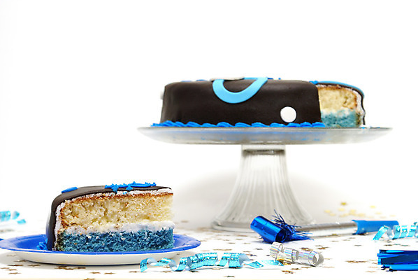 포토 JPG 해외이미지 행복 음식 조각 휴가 디저트 기념 이벤트 소년 사람없음 장식 파란색 컬러풀 파티 과자 케이크 얼음 축제 희망 놀람 흰색 축하 대접 생일 달콤 샴페인 설탕 먹기 기회 꽃가루 고립 반투명 특별함 페스츄리 프로스팅 해외202004 해외포토 자연요소 기념일 남자 감정 어린이 빵 컬러 컨셉 모션 주류 표정 맛 가루 제빵 파일형식 이미지허브