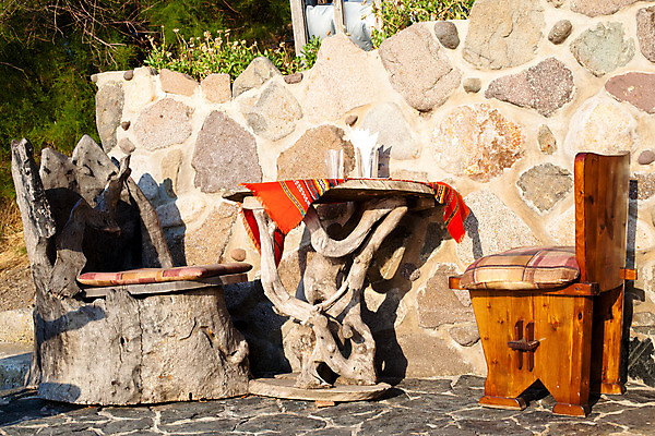 포토 JPG 해외이미지 1 벽 가구 2 의자 베개 유리 탁자 사람없음 야외 목재 장식 가로 빨간색 초록색 갈색 회색 식탁보 직물 냅킨 뿌리 오리지널 핸드메이드 해외202004 해외포토 나무 컬러 생활용품 재료 침구 재질 파일형식 이미지허브