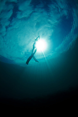 포토 JPG 해외이미지 구름 바다 백그라운드 자연 가면 한명 사람 물 여름 파란색 수중 호주 다이빙 지느러미 태평양 오르막 해외202004 해외포토 자연요소 1 계절 컬러 수영 오세아니아 생태계 수중스포츠 파일형식 이미지허브