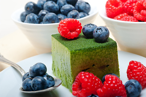 포토 JPG 해외이미지 디저트 실내 사람없음 블루베리 산딸기 무스케이크 녹차맛 해외202004 해외포토 음식 과일 내부 케이크 맛 녹차 파일형식 이미지허브