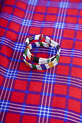 포토 JPG 해외이미지 전통 라이프스타일 디자인 문화 백그라운드 목걸이 팔찌 아프리카 선물 미술 사람없음 장식 빨간색 초록색 파란색 컬러풀 노란색 유행 바위 원형 화려 재산 우아함 담요 보석 오브젝트 기념품 수공예 부족 내추럴 마사이족 핸드메이드 스타일 해외202004 해외포토 도형 나라 컬러 컨셉 장신구 문화예술 생활 금융 돌_바위 광석 공예 파일형식 이미지허브