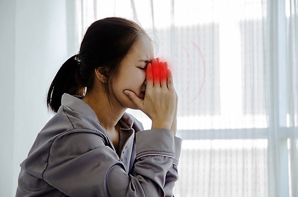 포토 JPG 해외이미지 라이프스타일 손 여자 얼굴 창문 아침 휴식 스트레스 주택 실내 건강 한명 앉기 햇빛 일출 스트레칭 방 고통 흰색 잠 뜨거움 결과 척추 두통 팔 발목 알레르기 복근 불면증 편두통 해외202004 해외포토 주간 1 감정 컬러 컨셉 모션 발 근육 뼈 사람 내부 건물 생활 신체부위 운동 태양 노을 질병 파일형식 이미지허브