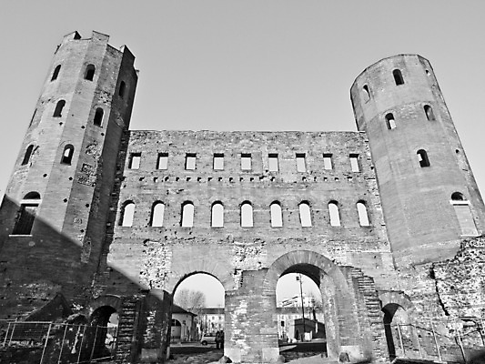 포토 JPG 해외이미지 유럽 벽 건축양식 벽돌 파노라마 사람없음 빨간색 문 탑 이탈리아 수확 도시 센터 폐허 복고 대문 찢어짐 타운 스카이라인 산기슭 그런지 로마인 옛날 피에몬테 해외202004 해외포토 건축물 건축 나라 컬러 농업 모션 산 촬영기법 인종 파일형식 이미지허브