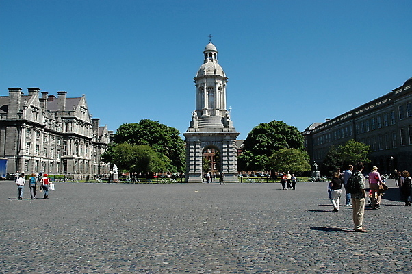 포토 JPG 해외이미지 하늘 거리 사람없음 건물 도시풍경 조각상 교회 바위 기둥 도시 대학교 아일랜드 더블린 천연기념물 옛날 해외202004 해외포토 건축물 건축 유럽 학교 풍경 조형물 돌_바위 파일형식 이미지허브