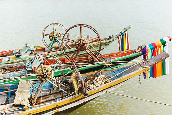 포토 JPG 해외이미지 전통 밧줄 교통시설 사람없음 목재 물 바퀴 보트 롤 낚시꾼 포트 어장 옛날 해외202004 해외포토 자연요소 나무 줄 교통 배_교통 재료 시설 파일형식 이미지허브