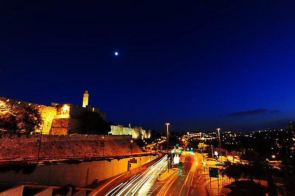 포토 JPG 해외이미지 전통 기독교 종교 문화 도로 벽 여행 건축양식 벽돌 전등 조명 산 사람없음 교회 믿음 탑 성경 어둠 황혼 일몰 바위 램프 도시 사찰 예수 역사 저녁 이슬람교 모스크 신성 유대인 동쪽 신앙심 예루살렘 옛날 유태교 이스라엘 팔레스타인 해외202004 해외포토 건축물 건축 감정 길 중동 종교용품 종교건축 교통시설 건물 노을 돌_바위 신_종교 야간 방향 서아시아 파일형식 이미지허브