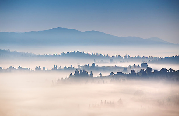 포토 JPG 해외이미지 구름 여행 백그라운드 자연 하늘 아침 날씨 산 주택 풍경 사람없음 야외 파란색 햇빛 마을 일출 계곡 맑음 봄 추위 안개 가을 흰색 시골 숲 신비 언덕 공상 층 뿌연 우크라이나 절정 줄서기 해외202004 해외포토 주간 자연요소 계절 유럽 컬러 컨셉 모션 건물 태양 노을 생태계 파일형식 이미지허브