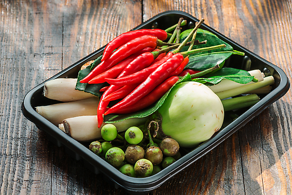 포토 JPG 해외이미지 접시 음식 백그라운드 잎 채소 재료 태국 고추 탁자 가지 주택 요리 사람없음 목재 빨간색 초록색 세트 식사 수확 시골 신선 뜨거움 수프 향신료 유기농 매움 뿌리 라임 후추 생강 칠레 내추럴 점심식사 해외202004 해외포토 나무 식물 식기 웰빙 아시아 컬러 가구 농업 과일 건물 남아메리카 맛 향미료 파일형식 이미지허브