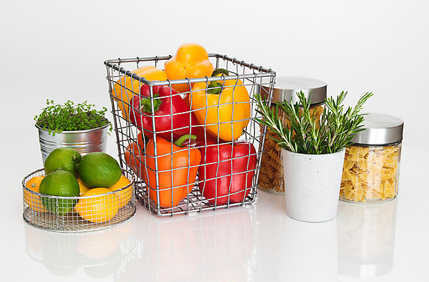 포토 JPG 해외이미지 식물 음식 다이어트 채소 오렌지 과일 재료 유리 주택 파스타 건강 요리 사람없음 빨간색 초록색 컬러풀 노란색 바구니 금속 주방 활발 흰색 신선 항아리 조직 냄비 컨테이너 먹기 레몬 허브 흰배경 유기농 라임 철사 수납 후추 질서 로즈메리 강렬 고립 철강 해외202004 해외포토 웰빙 산업 컬러 백그라운드 컨셉 모션 재질 서양음식 건물 예절 도자기 솥 향신료 파일형식 이미지허브