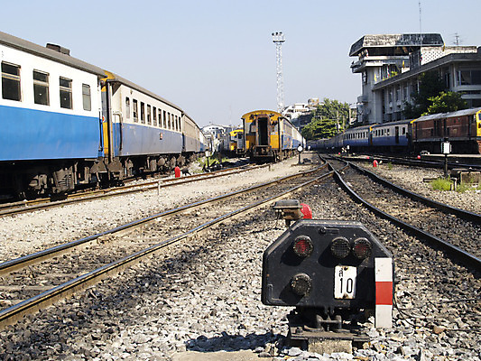 포토 JPG 해외이미지 아시아 여행 자동차 태국 사람없음 빛 기차 역 방콕 신호 선로 옛날 해외202004 해외포토 나라 육상교통 교통시설 대중교통 파일형식 이미지허브