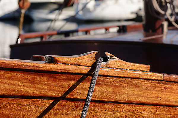 포토 JPG 해외이미지 호수 밧줄 바다 여행 요트 하늘 휴가 항해 사람없음 목재 물 여름 금속 항구 장비 흰색 보트 삼 코드 철 정박 묘사 방파제 보안 매듭 해군 닻 돛대 옛날 철강 해외202004 해외포토 자연요소 나무 계절 공공시설 줄 컬러 배_교통 채소 재료 교통시설 재질 군대 안전 파일형식 이미지허브