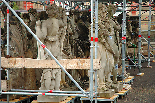 포토 JPG 해외이미지 공원 여자 유럽 조각 건축양식 독일 서기 사람없음 조각상 숫자 궁전 골동품 역사 수리 천연기념물 명품 옛날 많음 해외202004 해외포토 문자 공공시설 건축 나라 컨셉 고건축 모션 사람 조형물 상품 파일형식 이미지허브