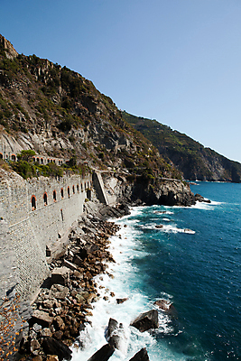 포토 JPG 해외이미지 공원 파도 바다 휴가 안테나 국립공원 풍경 사람없음 마을 이탈리아 절벽 하이킹 세계문화유산 부식 5 암초 전국 해외202004 해외포토 공공시설 유럽 통신 레저 숫자 문화재 파일형식 이미지허브