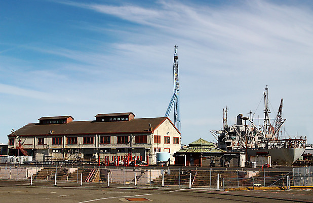 포토 JPG 해외이미지 직업 디자인 산업 건축양식 하늘 새로움 프레임 사람없음 야외 건물 파란색 울타리 탑 금속 항구 고층빌딩 기계 장비 성장 시골 도시 업무 재산 위험 큼 땅 버리기 기중기 부식 군용 해군 리프트 공학 발판 개발 옛날 철강 프로젝트 해외202004 해외포토 건축물 교육 건축 컬러 컨셉 교통시설 모션 재질 군대 빌딩 금융 담장 작업 중장비 크기 파일형식 이미지허브