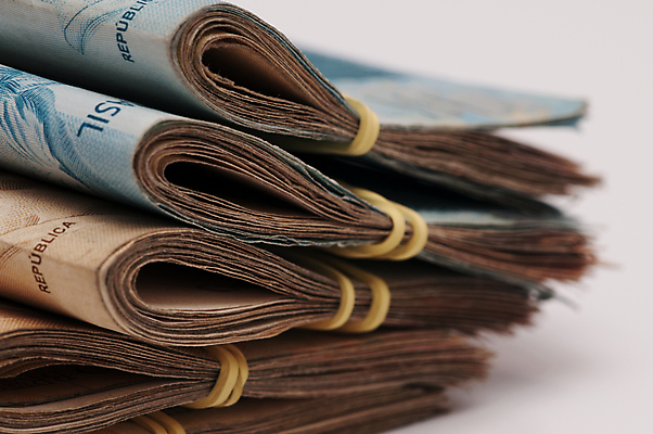 포토 JPG 해외이미지 돈 사람없음 금융 경제 덮개 남아메리카 시장 투자 팩 브라질 계산서 진짜 브라질사람 해외202004 해외포토 비즈니스 아메리카 화장품 뚜껑 재산 파일형식 이미지허브