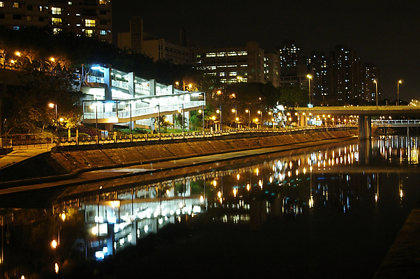 포토 JPG 해외이미지 야경 아파트 사람없음 야외 건물 도시풍경 고층빌딩 도시 도심 저녁 홍콩 해외202004 해외포토 건축물 주택 풍경 빌딩 중국 야간 파일형식 풍경_경치 이미지허브
