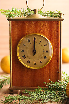 포토 JPG 해외이미지 나무 시계 백그라운드 크리스마스 휴가 불꽃 새로움 기념 관리 이벤트 사람없음 목재 장식 빛 컬러풀 파티 금속 보라색 축제 공백 시골 축하 인사 시간 신용카드 눈송이 클래식 야간 12월 연도 제비꽃 손목시계 복고 보케 공포 통과 종료 분 블러 옛날 카운트다운 해외202004 해외포토 자연요소 식물 기념일 꽃 컬러 컨셉 재료 장신구 재질 불 눈_날씨 금융 예절 날짜 파일형식 이미지허브